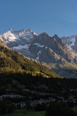 Valle dAosta, İtalya. Mont Blanc kümesi.