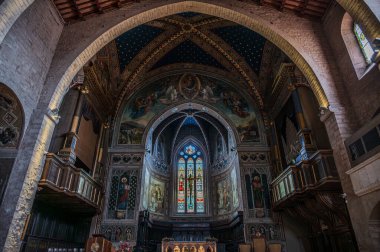 Saint Mariano Katedrali ve Giacomo, Gubbio Piskoposluğu 'nun ana kilisesidir. Numidia 'daki Lambaesi şehitleri Mariano ve Giacomo' ya ithaf edilmiştir..