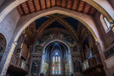 Saint Mariano Katedrali ve Giacomo, Gubbio Piskoposluğu 'nun ana kilisesidir. Numidia 'daki Lambaesi şehitleri Mariano ve Giacomo' ya ithaf edilmiştir..