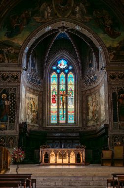 Saint Mariano Katedrali ve Giacomo, Gubbio Piskoposluğu 'nun ana kilisesidir. Numidia 'daki Lambaesi şehitleri Mariano ve Giacomo' ya ithaf edilmiştir..