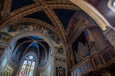 Saint Mariano Katedrali ve Giacomo, Gubbio Piskoposluğu 'nun ana kilisesidir. Numidia 'daki Lambaesi şehitleri Mariano ve Giacomo' ya ithaf edilmiştir..