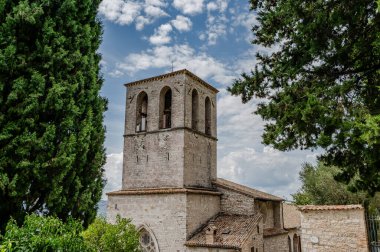 Saint Mariano Katedrali ve Giacomo, Gubbio Piskoposluğu 'nun ana kilisesidir. Numidia 'daki Lambaesi şehitleri Mariano ve Giacomo' ya ithaf edilmiştir..