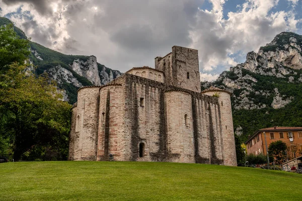 San Vittore alle Chiuse kilisesi (Fransızca: 