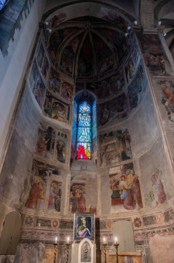 San Francesco Kilisesi, Gubbio 'da 13. yüzyılın ikinci yarısında inşa edilmiş dini bir binadır. Dış dünya Gotik maymununu muhafaza ediyor ve çan kulesi onun yanında duruyor..