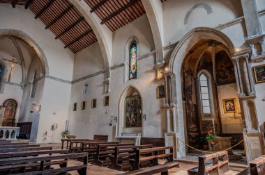 San Giovanni Battista Kilisesi, Umbria 'nın Gubbio şehrinde bulunan dini bir binadır. 13. ve 14. yüzyıllar arasında inşa edilen çan kulesi Gotik, çan kulesi ise Romence..