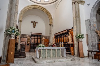 San Clemente Katedrali Teano şehrinin başlıca ibadet yeri ve Teano-Calvi piskoposluğunun merkezidir.