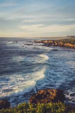Pigeon Point yakınlarındaki dalgalar