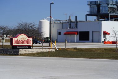 Sheboygan Falls, Wisconsin USA - 25 Şubat 2024: Johnsonville sosis üretimi ve yapım şirketi merkezi Sheboygan Falls, Wis. 1945 'te Ralph F. ve Alice Stayer tarafından kuruldu.