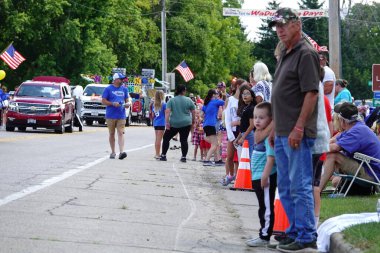 New York, ny - 6: 12: İnsanlar 16 Haziran 'da Coney Adası' nda düzenlenen yıllık deniz kızı geçit törenine katılıyor.