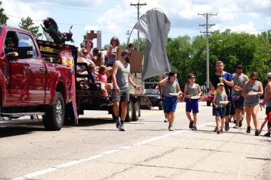 New York, New York - Mayıs 08.02 17: Denizkızı geçit törenine katılanlar, New York City, ABD
