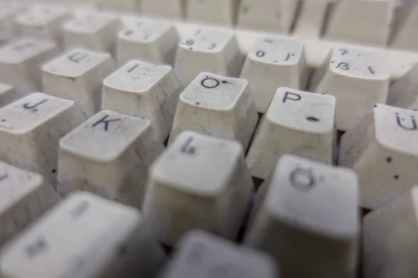 Um teclado de computador muito sujo — Fotografia de Stock