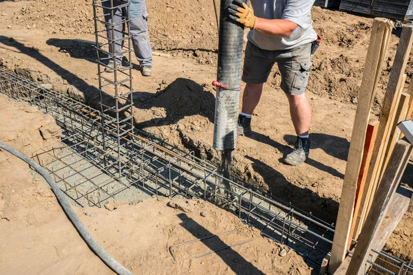 bir inşaatta bir temeli atıldı 