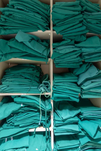 cerrahi Çamaşırhane bir raf