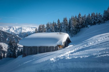 fantastik hava bulunan bir kayak alanı