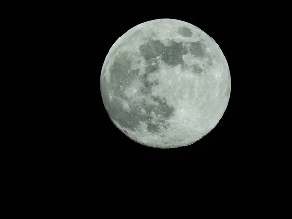 Luna llena en el cielo estrellado nocturno — Foto de Stock