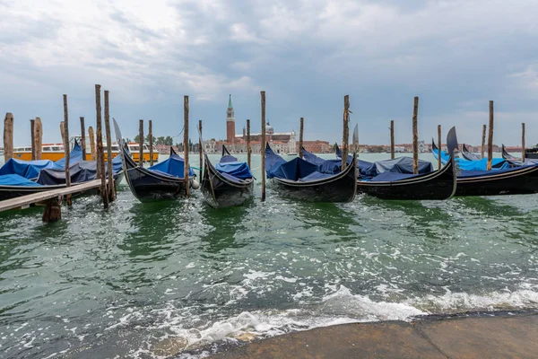 Some gondolas of Venice are next to each other in the water — Stock Photo, Image