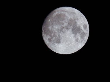 gece gökyüzünde c görebilirsiniz bir dolunay var
