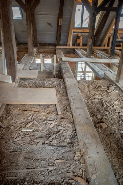 Planta Superior Una Antigua Casa Entramado Madera Está Elaborada Cuidadosamente —  Fotos de Stock