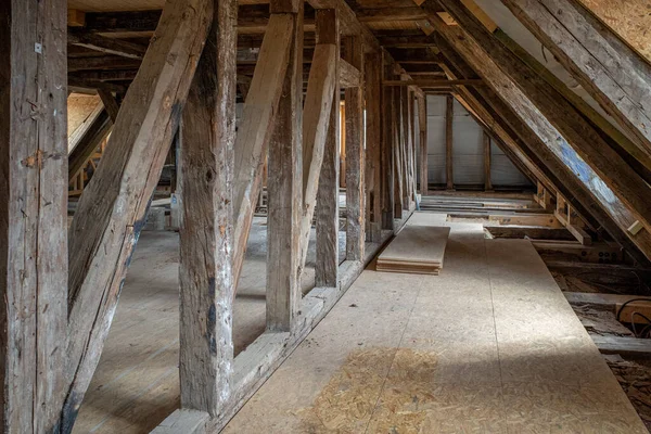 Planta Superior Una Antigua Casa Entramado Madera Está Elaborada Cuidadosamente —  Fotos de Stock