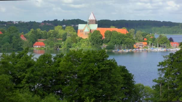 Kathedraal Van Ratzeburg Bij Mooi Weer Met Blauwe Lucht Witte — Stockvideo