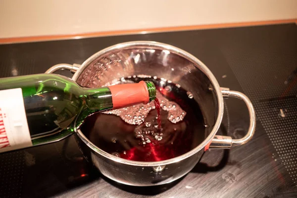 Mulled Wine Poured Saucepan Heat — Stock Photo, Image