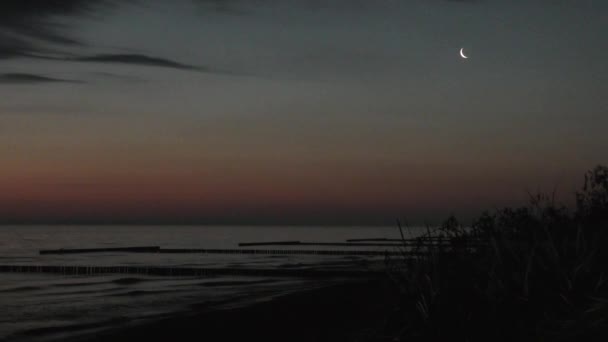 Παραλία Της Βαλτικής Θάλασσας Λίγο Πριν Την Ανατολή Του Ηλίου — Αρχείο Βίντεο