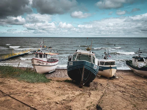 Strand Von Jaroslawiec Polen Liegen Fischerboote Strand Der Ostsee — Stockfoto