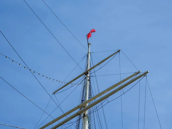 Slutet Segel Mast Den Röda Flaggan Hamburg — Stockfoto