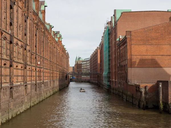 Elba Fluye Entre Los Edificios Del Speicherstadt Hamburgo — Foto de Stock