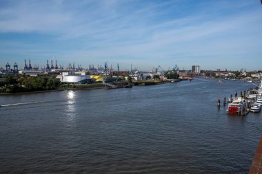 Hamburg Limanı, Elbe 'nin yukarısından