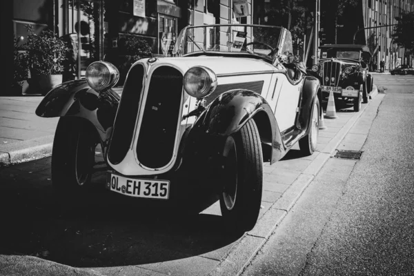 Old Bmw Oldtimer Convertible Stands Roadside — Stock Photo, Image