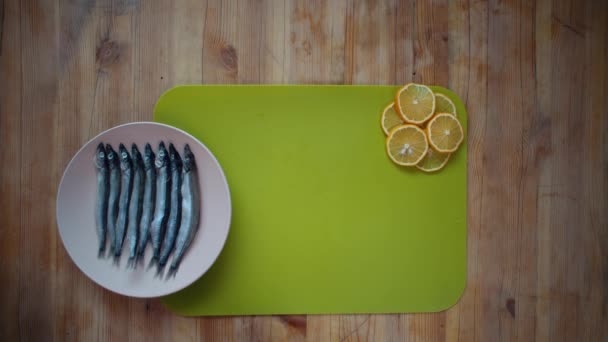 The process of cooking a small fish, preparing for frying in oil in a frying pan — Stock Footage The process of cooking a small fish, preparing for frying in oil in a frying pan Royalty Free Stock Footage