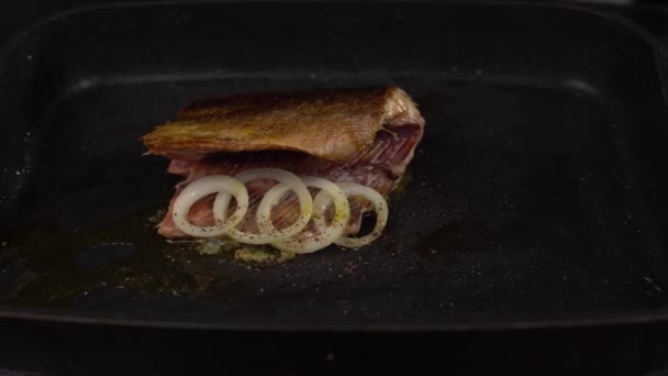 Slice of red fish fried in deep pan. — Stock Footage Slice of red fish fried in deep pan. Stock Footage