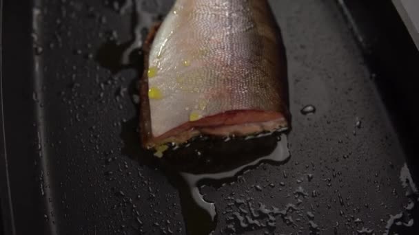 Slice of red fish fried in deep pan. — Stock Footage Slice of red fish fried in deep pan. Stock Footage