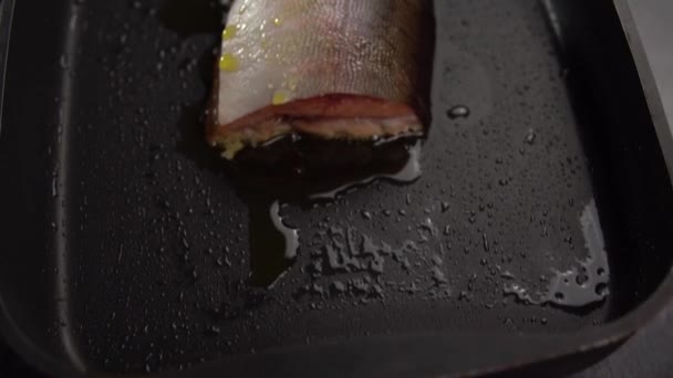 Slice of red fish fried in deep pan. — Stock Footage Slice of red fish fried in deep pan. Stock Footage