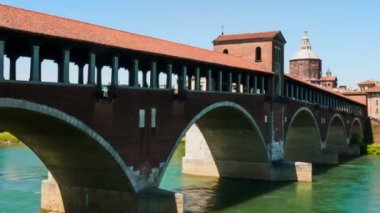 Pavia eski kapalı köprüden Ticino nehir Hyperlapse, İtalya