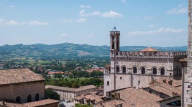 Gubbio Timelapse ve çevreleyen tepeler, Umbria, İtalya