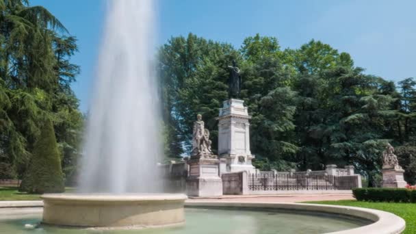 Estatua de Virgilio y fuente en Mantua, Timelapse — Vídeo de stock