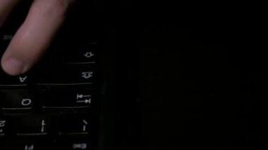 Yazarak, siyah klavye hacker el atış ortaya