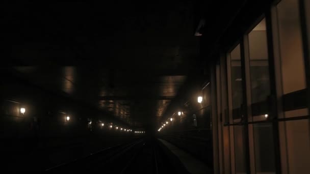 无人驾驶地铁停在车站 — 图库视频影像
