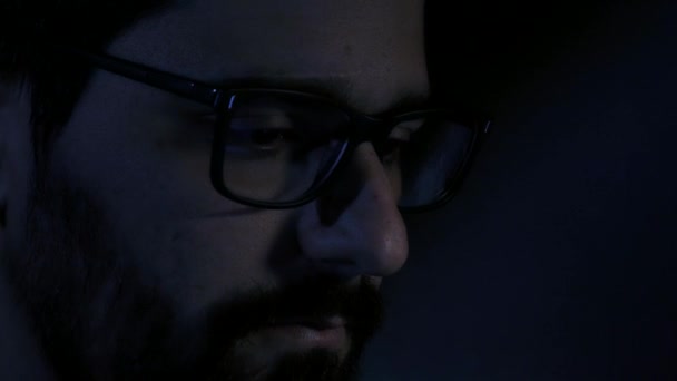 Lateral close up of hacker wearing glasses — Stock Video