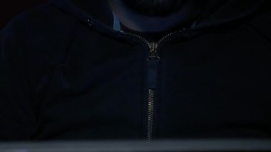 Dizüstü bilgisayar, tilt atış, çalışma hacker gözlüklü