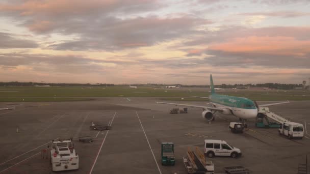 Timelapse Dublin Havaalanı reklam şafak — Stok video