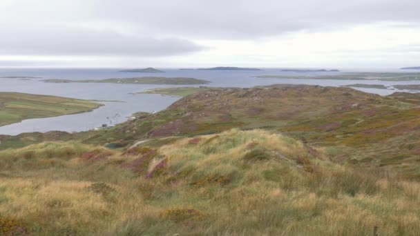 Πανοραμικά τη θέσπιση πλάνο της Connemara, Ιρλανδία — Αρχείο Βίντεο