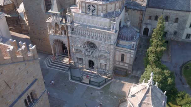 Luchtfoto van Cappella Colleoni in Bergamo, Italië — Stockvideo