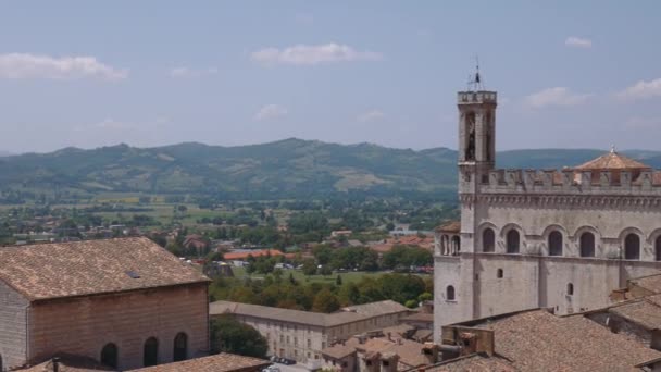 Panoramic view of Gubbio and the surrounding hills, Umbria, Italy — Stock Video