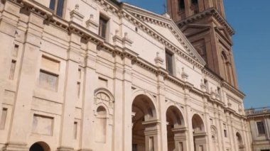 Santa Barbara kilise ve çan kulesi Mantua cephe