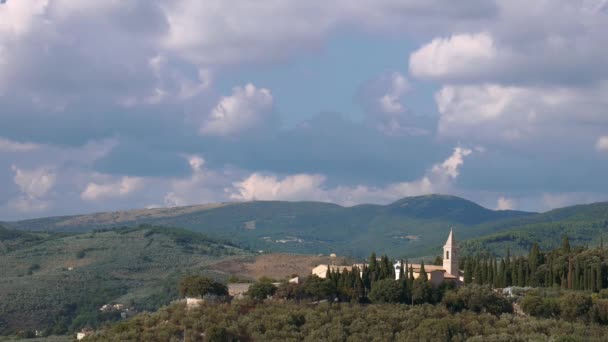 Монастир Святого Мартіна на пагорбі поблизу Треві, Умбрія, Італія — стокове відео