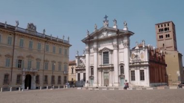 Piazza Sordello 'daki Mantua Katedrali