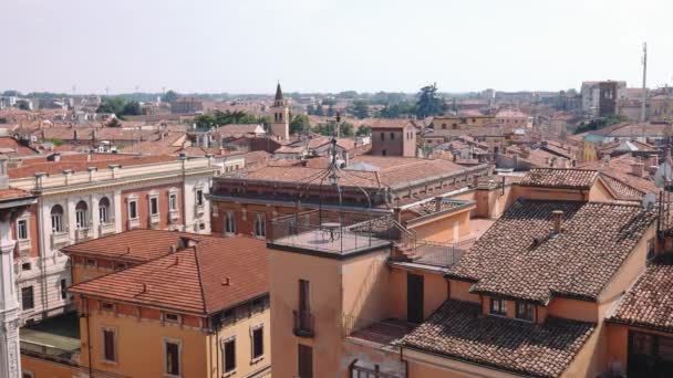 Dachy budynków Mantua, kościoły i tarasy — Wideo stockowe